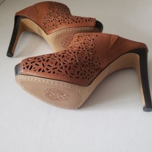Vince Camuto 4" mule never worn